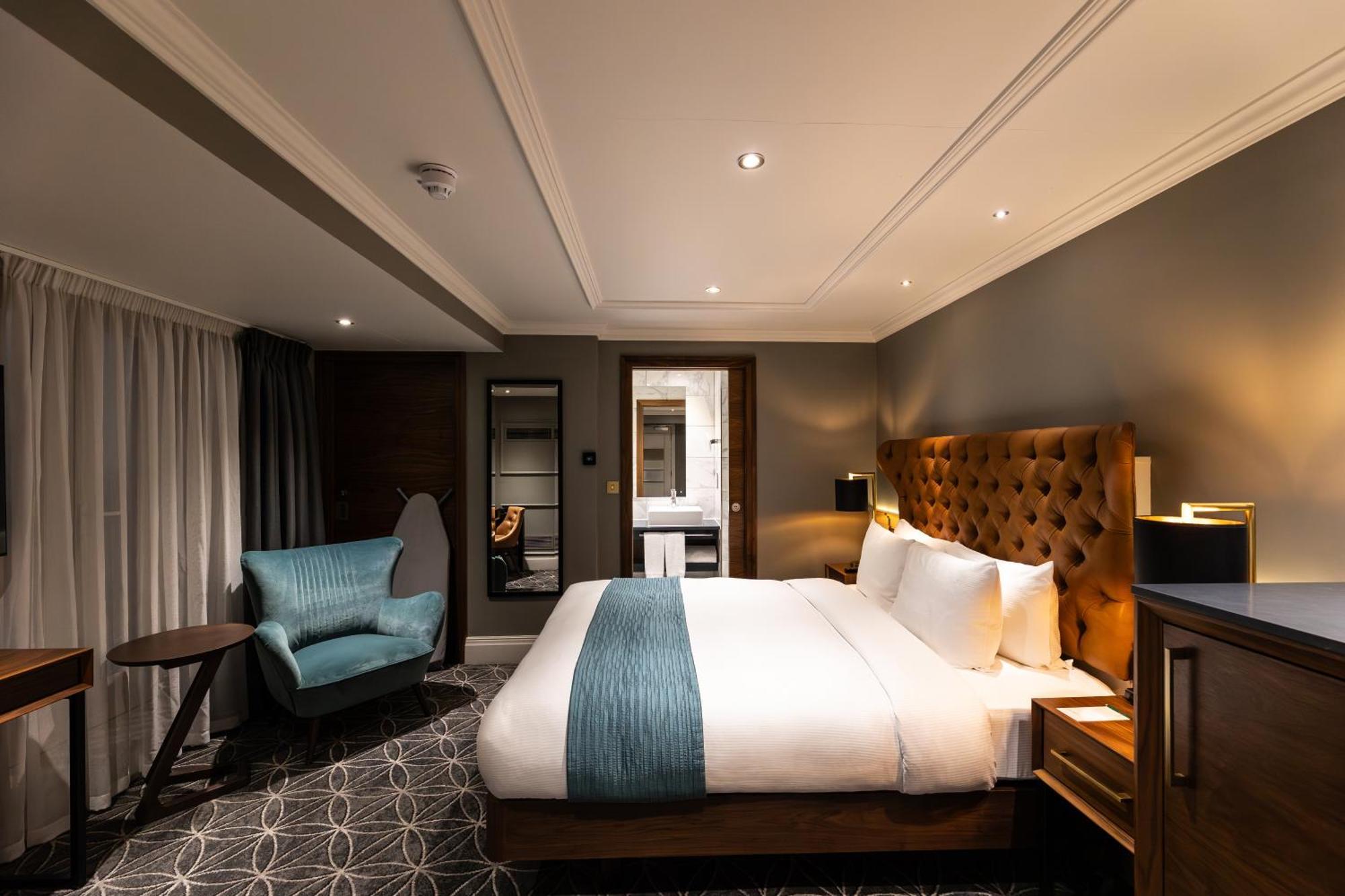 伦敦皇后门100号酒店-格芮希尔顿精选酒店 外观 照片 A bedroom on board