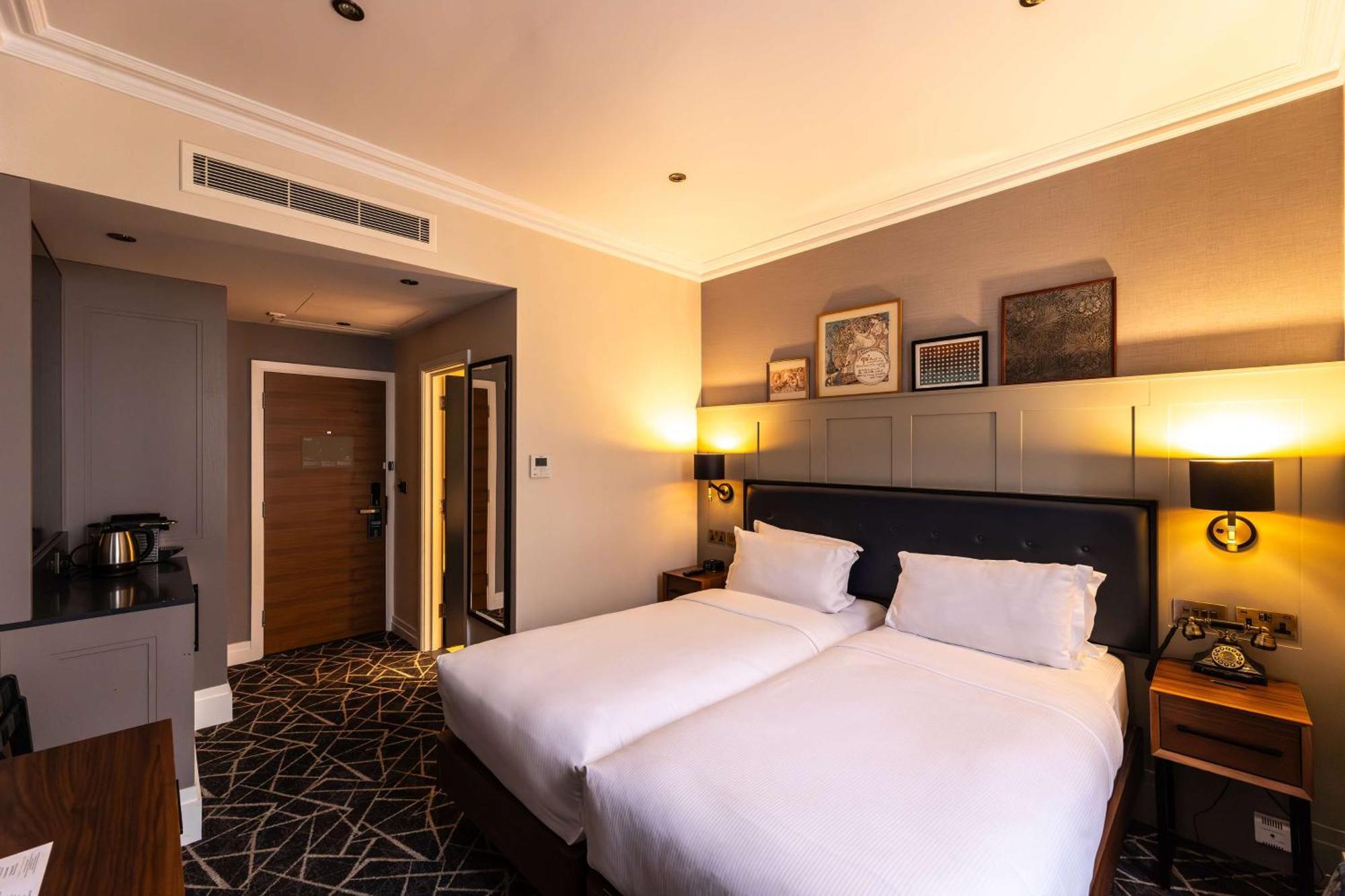伦敦皇后门100号酒店-格芮希尔顿精选酒店 外观 照片 A room at the hotel