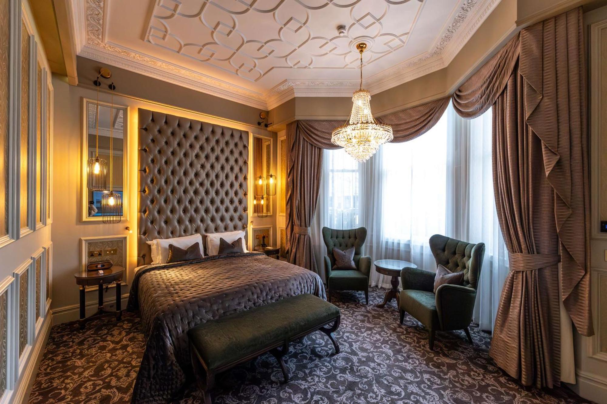 伦敦皇后门100号酒店-格芮希尔顿精选酒店 外观 照片 A bedroom at the hotel