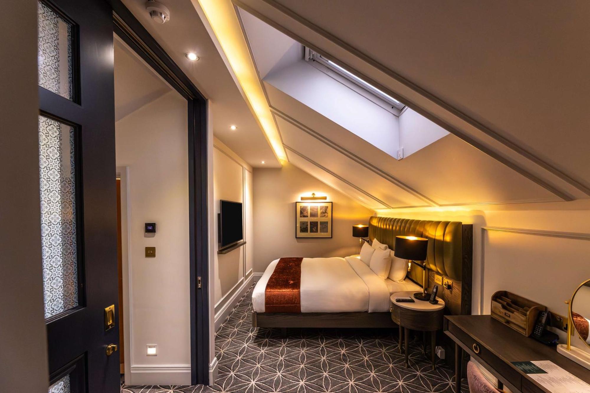 伦敦皇后门100号酒店-格芮希尔顿精选酒店 外观 照片 A room at the hotel