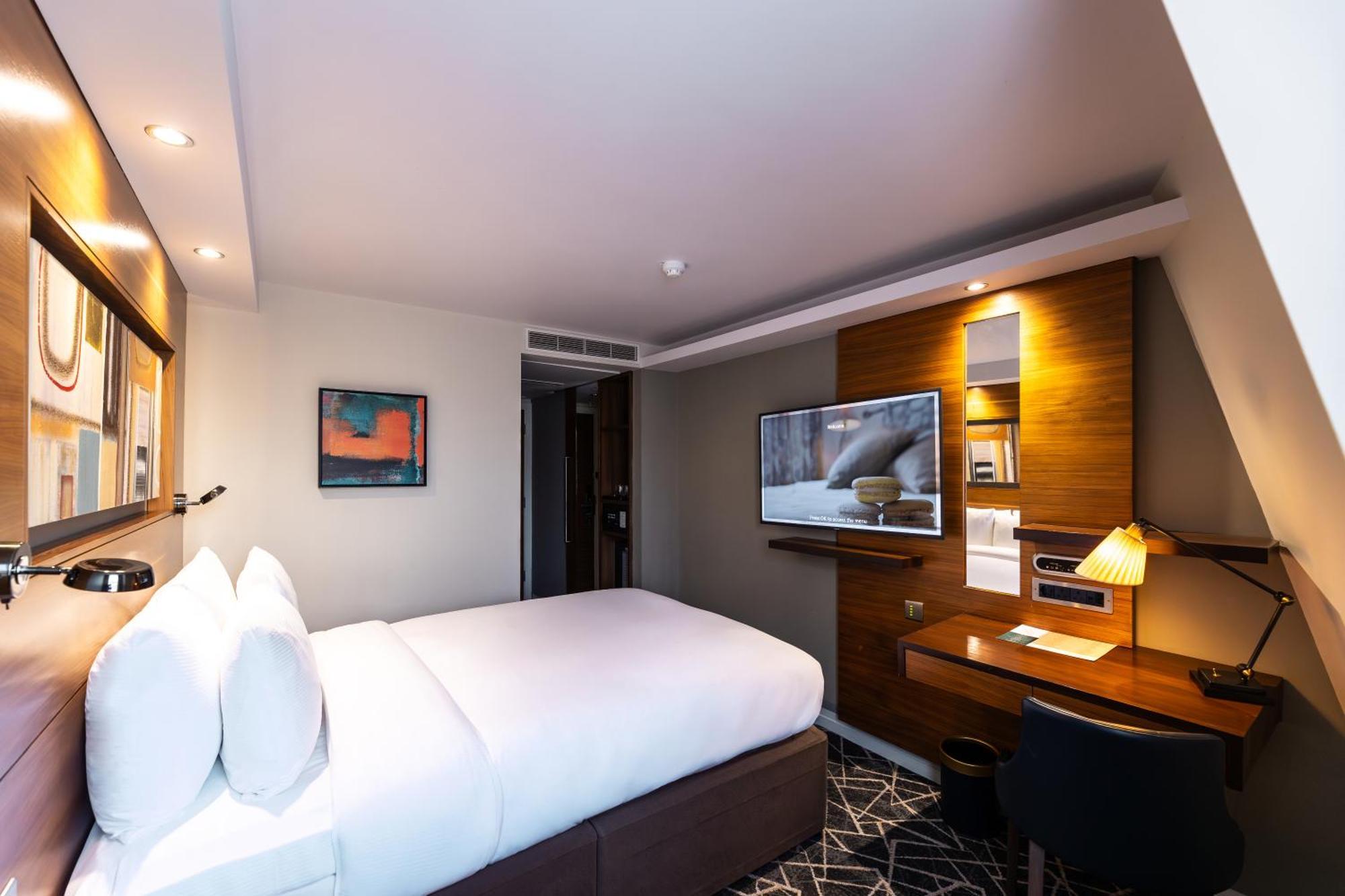 伦敦皇后门100号酒店-格芮希尔顿精选酒店 外观 照片 A room at the hotel