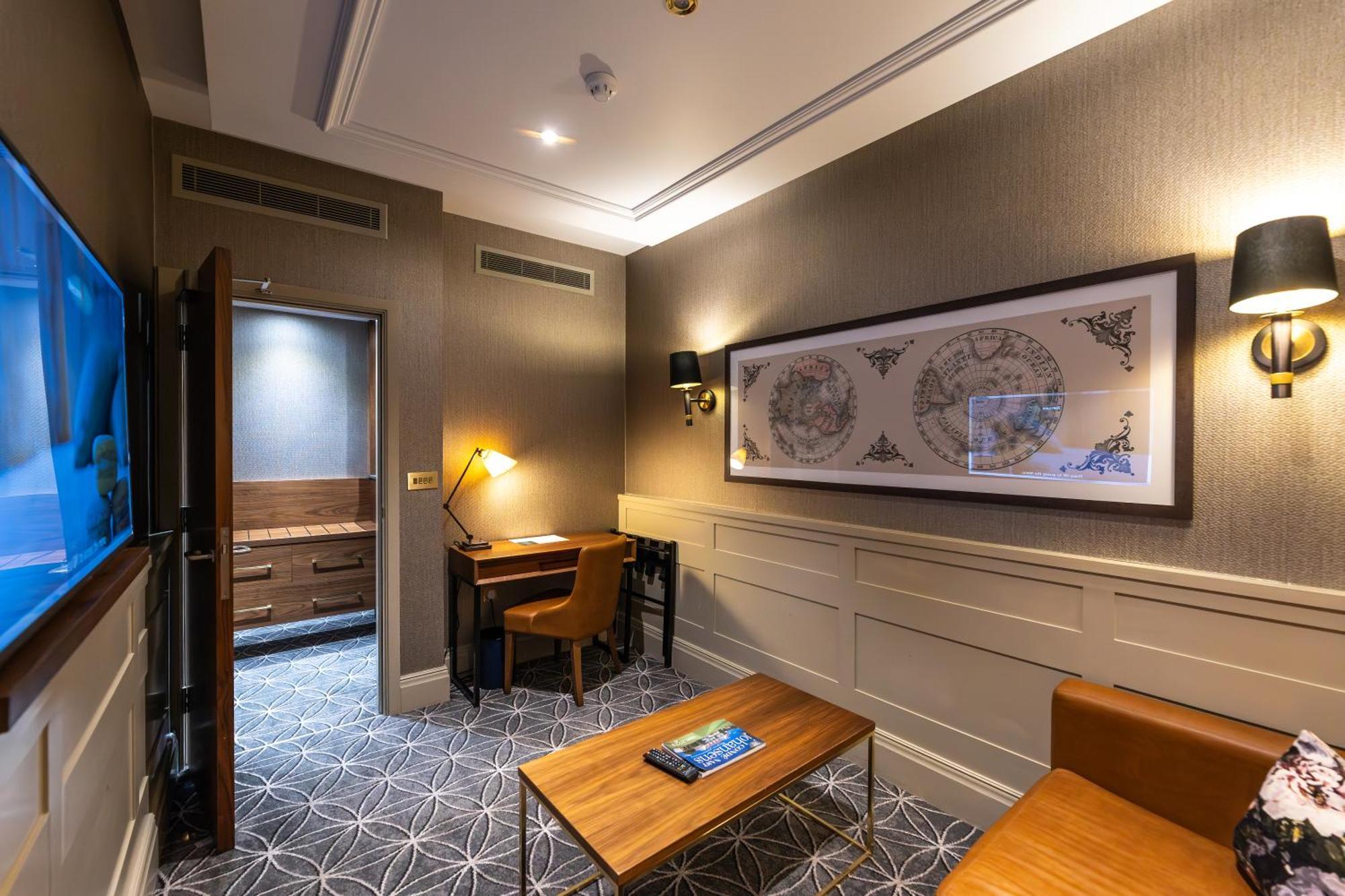 伦敦皇后门100号酒店-格芮希尔顿精选酒店 外观 照片 A suite at the hotel